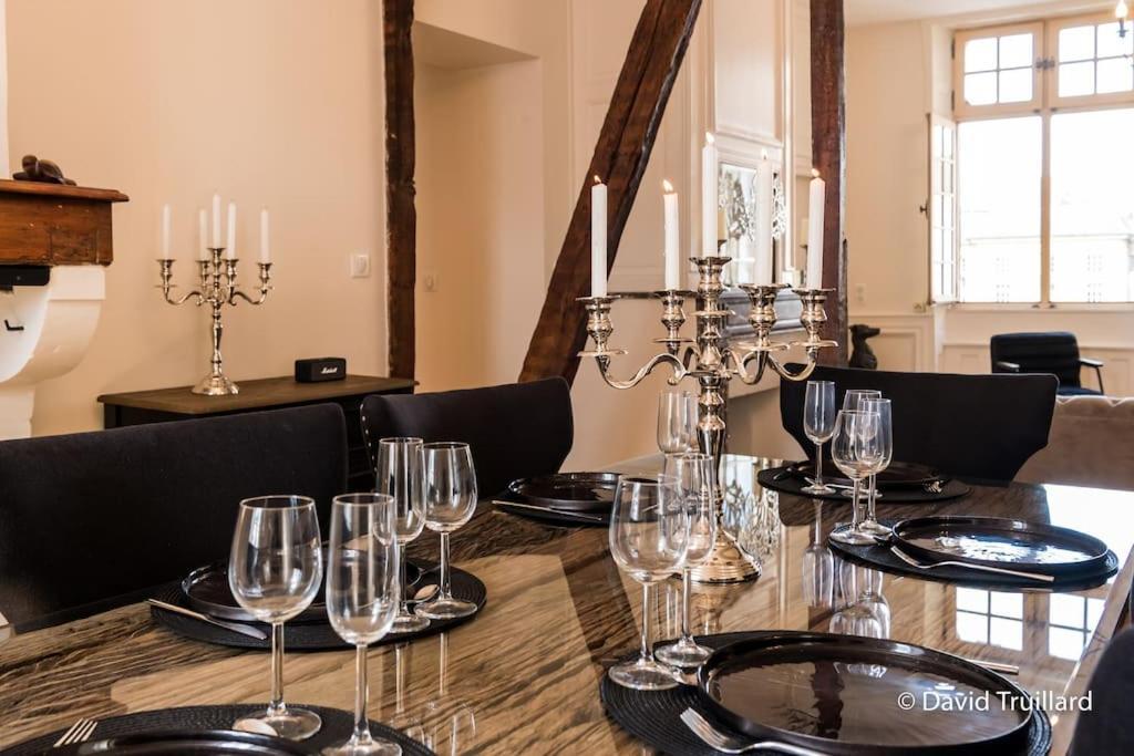 Suites Mana - Matahina Avec Vue Superbe Sur La Place Ducale Et Parking Prive Inclus Charleville-Mezieres Exterior photo