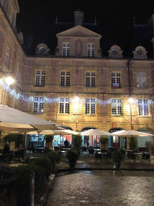 Suites Mana - Matahina Avec Vue Superbe Sur La Place Ducale Et Parking Prive Inclus Charleville-Mezieres Exterior photo